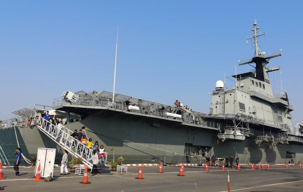 HTMS Chakri Naruebet